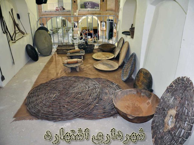 نمایی از نمایشگاه اسناد و آثار قدیمی اشتهارد 